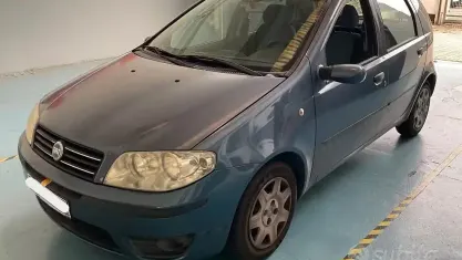 Usata Fiat Punto Dynamic 69 CV (50 kW) 2005 Bluazzurro Utilitaria