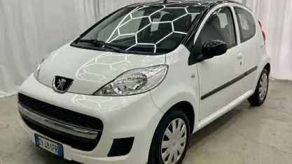 Usata Peugeot 107 68 CV (50 kW) 2009 Bianco Utilitaria