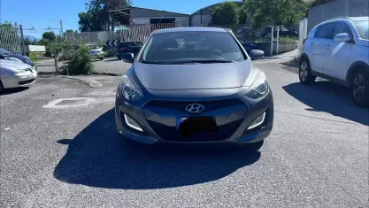 Usata Hyundai i30 Comfort 110 CV (80 kW) 2012 Grigio Berlina
