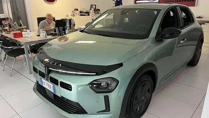 Nuova Lancia Ypsilon 101 CV (74 kW) 2025 Verde Utilitaria