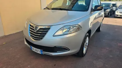 Usata Lancia Ypsilon 80 CV (58 kW) 2014 Grigio Utilitaria