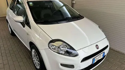 Usata Fiat Punto Street 75 CV (55 kW) 2013 Bianco Berlina