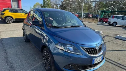 Usata Lancia Ypsilon Gold 69 CV (50 kW) 2023 489 blu Utilitaria