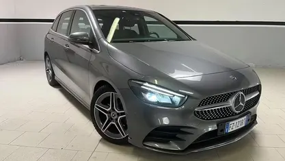 Usata Mercedes B200 Premium 150 CV (110 kW) 2019 Grigio Monovolume