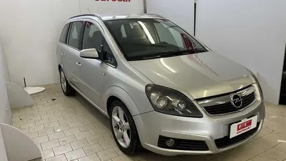 Usata Opel Zafira Enjoy 120 CV (88 kW) 2006 Argento Monovolume