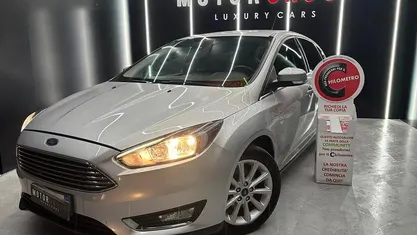 Grigio Usata 2015 Ford Focus Titanium Tre volumi | 8490 € (Buon prezzo)