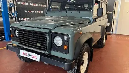 Usata Land Rover Defender SE 122 CV (89 kW) 2010 Verde Station wagon