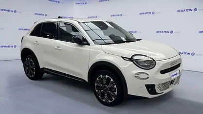 Bianco Usata 2025 Fiat 600 La Prima SUV | 20.690 € (Buon prezzo)