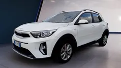 Bianco Usata 2022 Kia Stonic Urban SUV | 13.900 € (Buon prezzo)