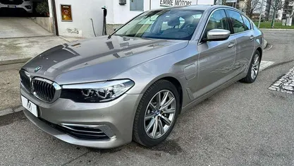 Usata BMW 530e Luxury Line 184 CV (135 kW) 2019 Cashmere silver metallizzato Berlina