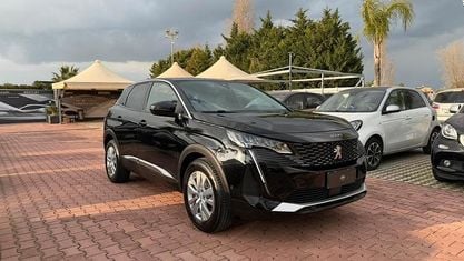 Begagnad Peugeot 3008 Allure 131 HK (96 kW) 2023 Svart SUV