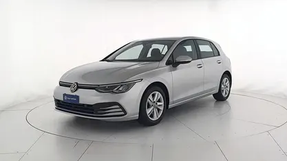 Usata VW Golf VIII Life 131 CV (96 kW) 2021 Argento riflesso metallizzato Berlina