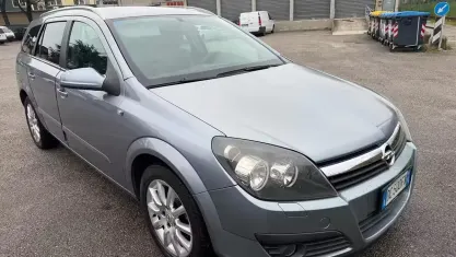 Usata Opel Astra Cosmo 101 CV (74 kW) 2006 Grigio Station wagon