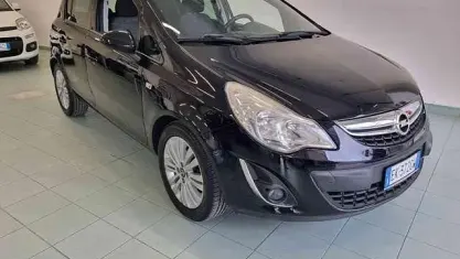Usata Opel Corsa 75 CV (55 kW) 2011 Nero Utilitaria