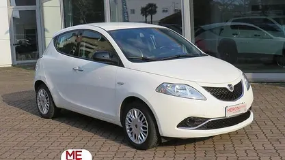 Usata Lancia Ypsilon Gold 69 CV (50 kW) 2016 Bianco Utilitaria