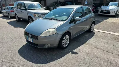 Usata Fiat Grande Punto Emotion 95 CV (69 kW) 2006 Grigio Utilitaria