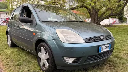 Usata Ford Fiesta Ghia 80 CV (58 kW) 2002 Verde Utilitaria