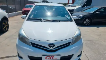 Usata Toyota Yaris Lounge 90 CV (66 kW) 2013 Bianco Utilitaria
