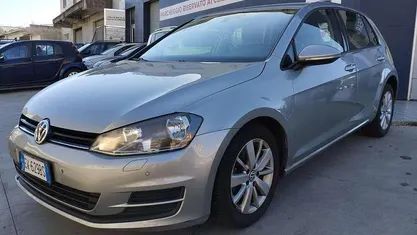 Grigio Usata 2012 VW Golf VII Comfortline Tre volumi | 8900 € (Molto cara)