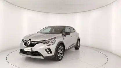 Begagnad Renault Captur Techno 145 HK (106 kW) 2023 Grå SUV