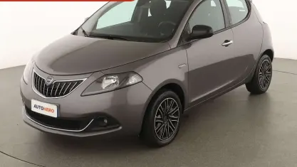 Usata Lancia Ypsilon Gold 70 CV (51 kW) 2021 Grigio Utilitaria