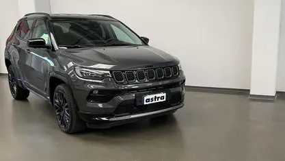 Grigio Usata 2023 Jeep Compass SUV | 26.900 € (Buon prezzo)