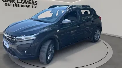 Usata Dacia Sandero Comfort 101 CV (74 kW) 2023 Kna grigio cometa met Utilitaria