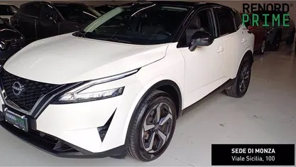 Usata Nissan Qashqai N-Connecta 140 CV (102 kW) 2023 White pearl/black metallic SUV
