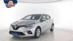 Argento metallizzato Usata 2021 Renault Clio V Zen Tre volumi | 10.900 € (Ottimo prezzo)