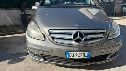 Usata Mercedes B180 109 CV (80 kW) 2008 Oro Monovolume