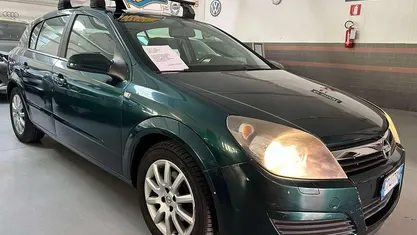 Usata Opel Astra Cosmo 105 CV (77 kW) 2005 Verde Berlina