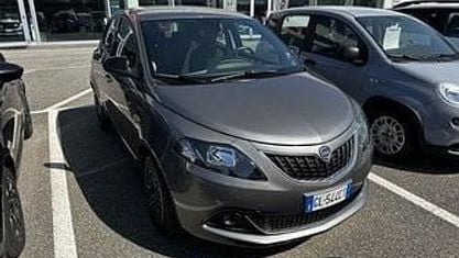 Usata Lancia Ypsilon Gold 69 CV (50 kW) 2013 Grigio Utilitaria