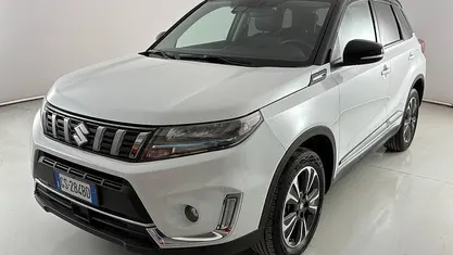 Bianco Usata 2024 Suzuki Vitara SUV | 23.900 € (Buon prezzo)