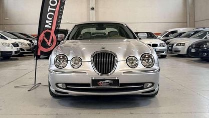 Usata Jaguar S-Type Executive 238 CV (175 kW) 2000 Argento Berlina