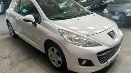 Usata Peugeot 207 68 CV (50 kW) 2011 Bianco Utilitaria