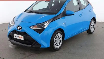 Usata Toyota Aygo X-play 72 CV (52 kW) 2019 Blu Utilitaria