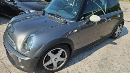 Usata Mini Cooper S 163 CV (119 kW) 2004 Grigio scuro metallizzato Utilitaria