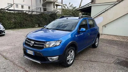 Usata Dacia Sandero Prestige 90 CV (66 kW) 2014 Blu/azzurro Berlina