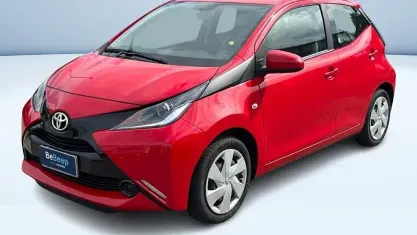 Occasion Toyota Aygo X-play 69 PK (50 kW) 2018 Rood Hatchback