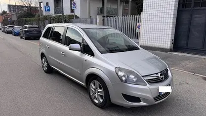 Usata Opel Zafira 110 CV (80 kW) 2011 Monovolume