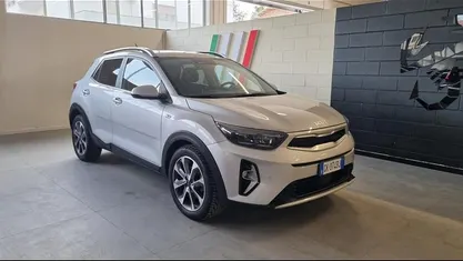 Usata Kia Stonic Style 101 CV (74 kW) 2022 Grigio SUV