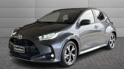 Grigio Usata 2025 Toyota Yaris Hybrid Trend Tre volumi | 21.300 € (Buon prezzo)