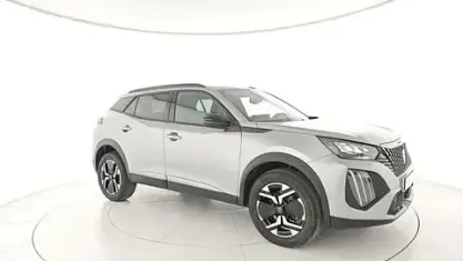 Usata Peugeot 2008 Allure 145 CV (106 kW) 2025 Argento SUV