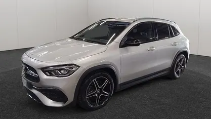 Argento Usata 2022 Mercedes GLA200 Premium SUV | 38.500 € (Buon prezzo)