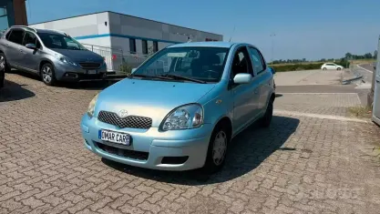 Usata Toyota Yaris 65 CV (47 kW) 2004 Bluazzurro Berlina