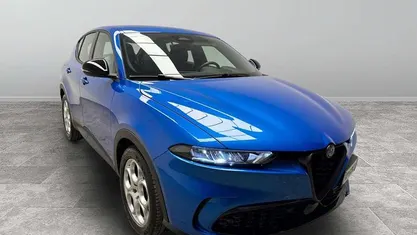 Blu elettrico Usata 2023 Alfa Romeo Tonale Sprint SUV | 25.900 € (Ottimo prezzo)