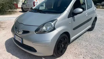 Usata Toyota Aygo Sol 68 CV (50 kW) 2007 Grigio Utilitaria