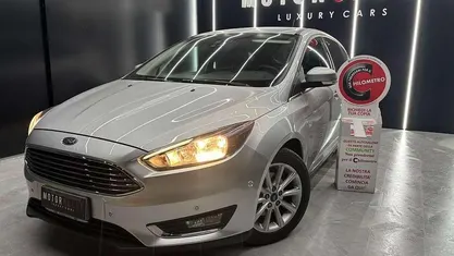 Grigio Usata 2017 Ford Focus Titanium Tre volumi | 9990 € (Buon prezzo)