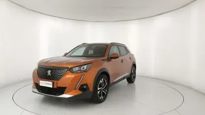 Usata Peugeot 2008 Allure 110 CV (80 kW) 2021 Arancione SUV