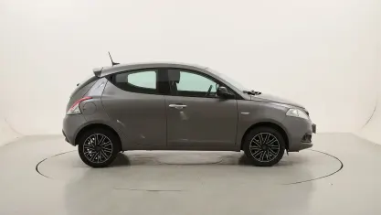 Usata Lancia Ypsilon 69 CV (50 kW) 2024 Grigiogrigio Utilitaria